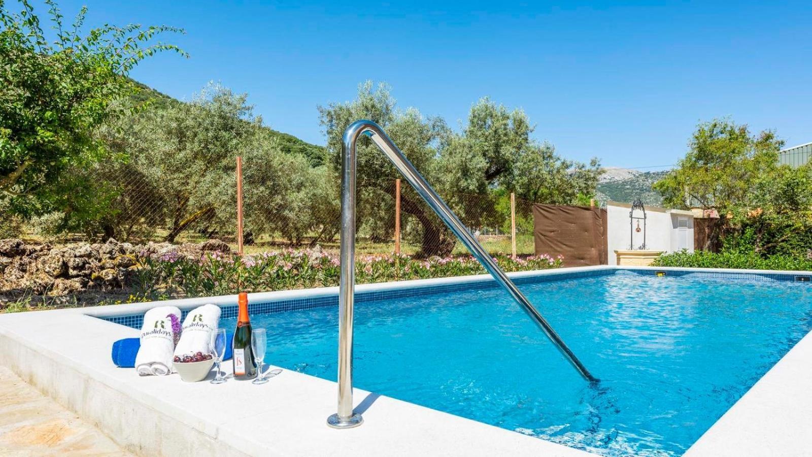 Casa Rural El Ciruelo Loco Alfarnate By Ruralidays Alfarnatejo Exterior photo